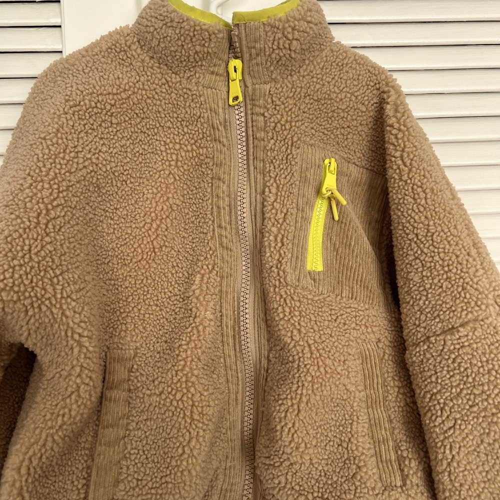 Zara Girls Jacket in size 6, good condition.